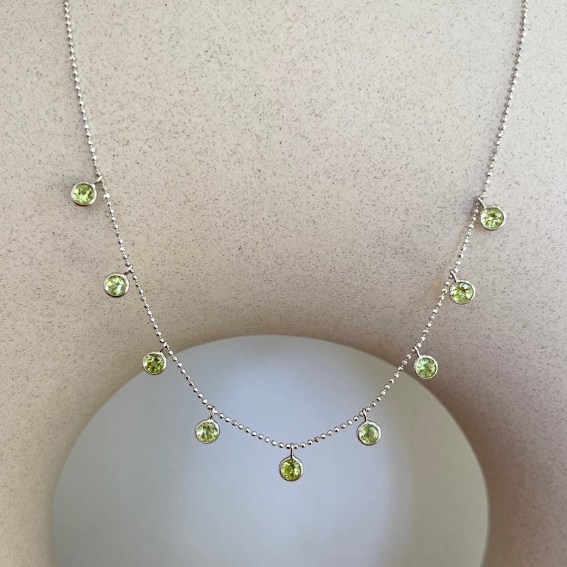 14k White Gold Peridot Bezel Shaker Necklace