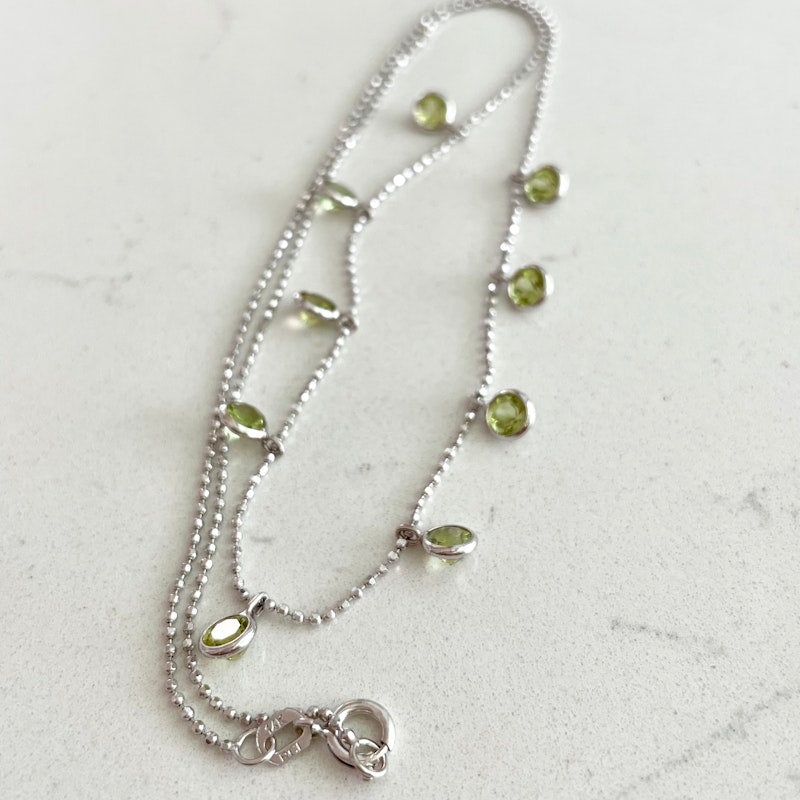 14k White Gold Peridot Bezel Shaker Necklace