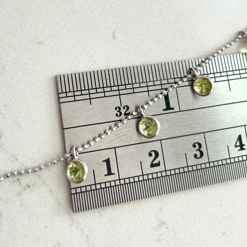 14k White Gold Peridot Bezel Shaker Necklace
