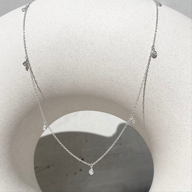 18k White Gold Diamond Bezel Shaker Necklace