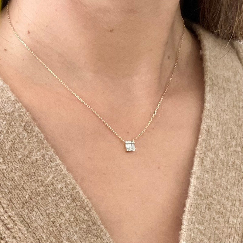 18k Yellow Gold Baguette & Round Diamond Pendant Necklace