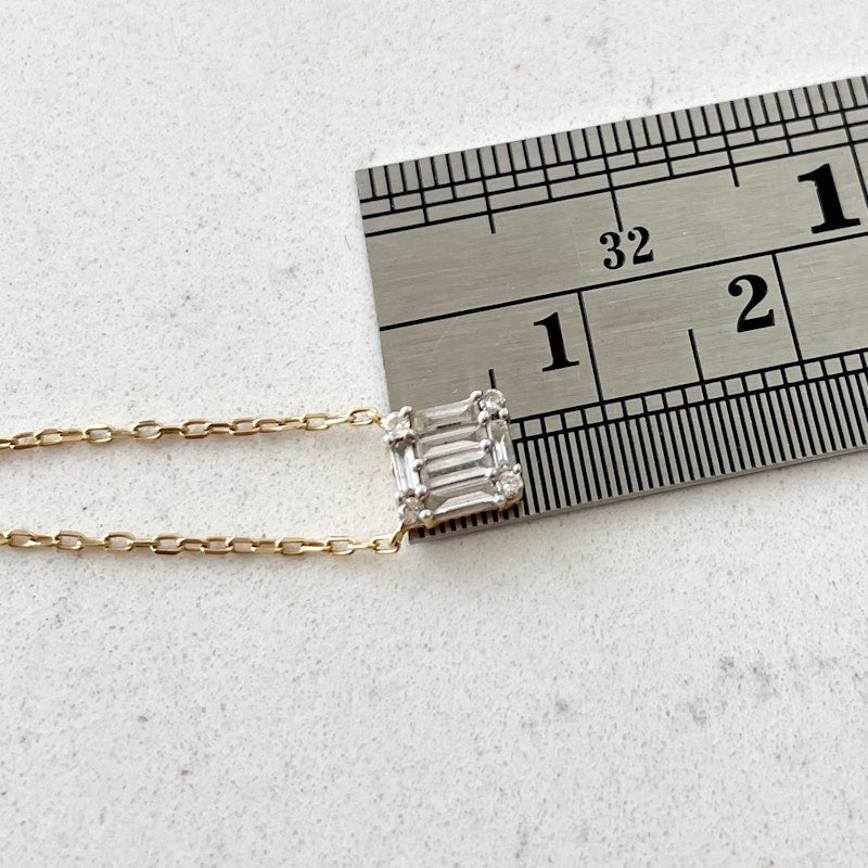 18k Yellow Gold Baguette & Round Diamond Pendant Necklace