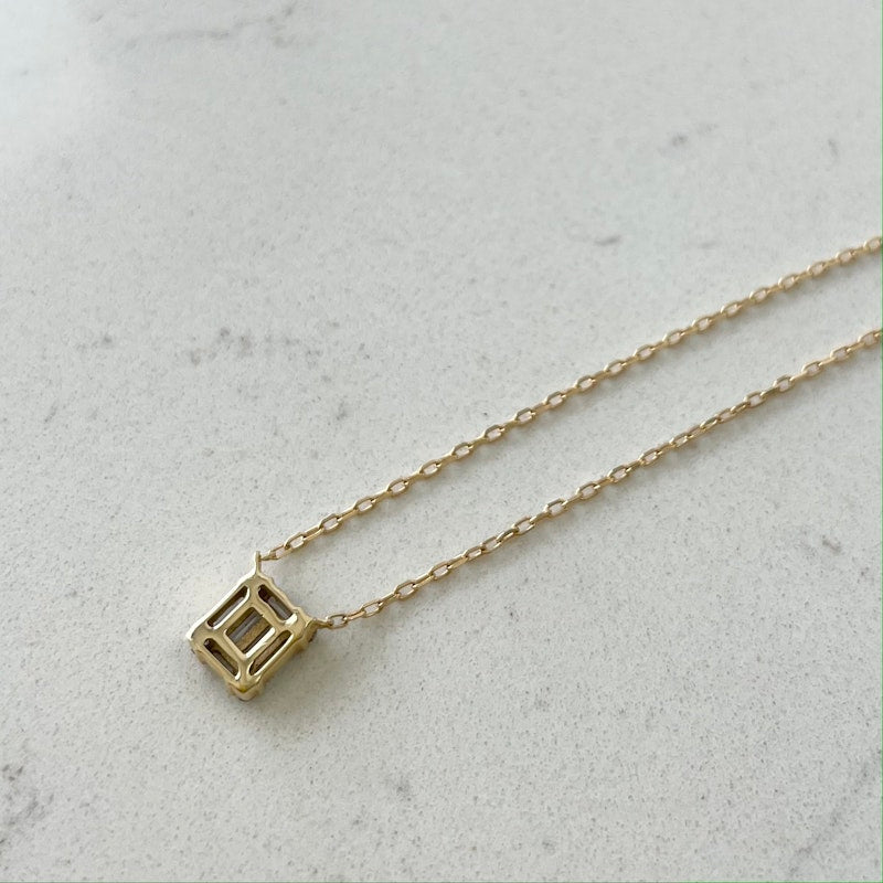 18k Yellow Gold Baguette & Round Diamond Pendant Necklace