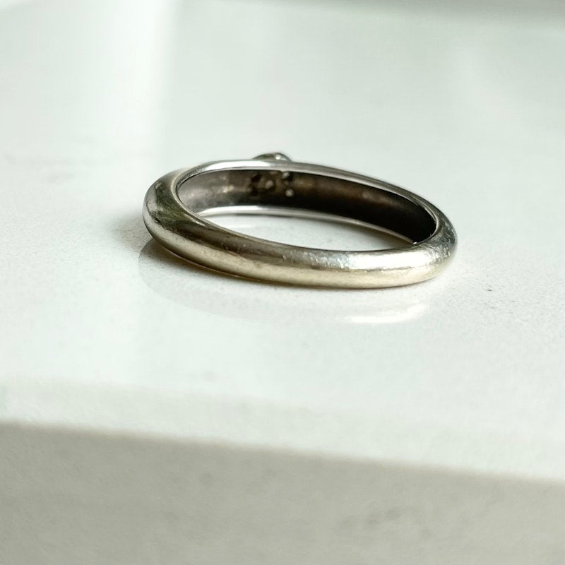 14k White Gold Round Diamond Heart Tube Ring