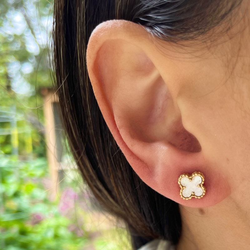 Van Cleef & Arpels Mother of Pearl Sweet Alhambra Earstuds