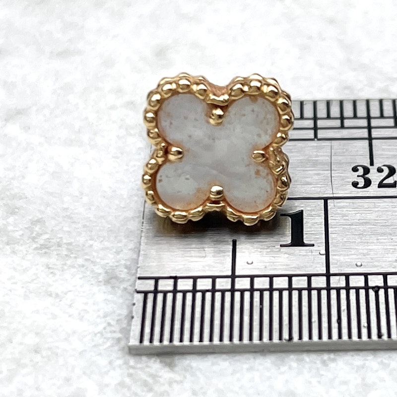 Van Cleef & Arpels Mother of Pearl Sweet Alhambra Earstuds