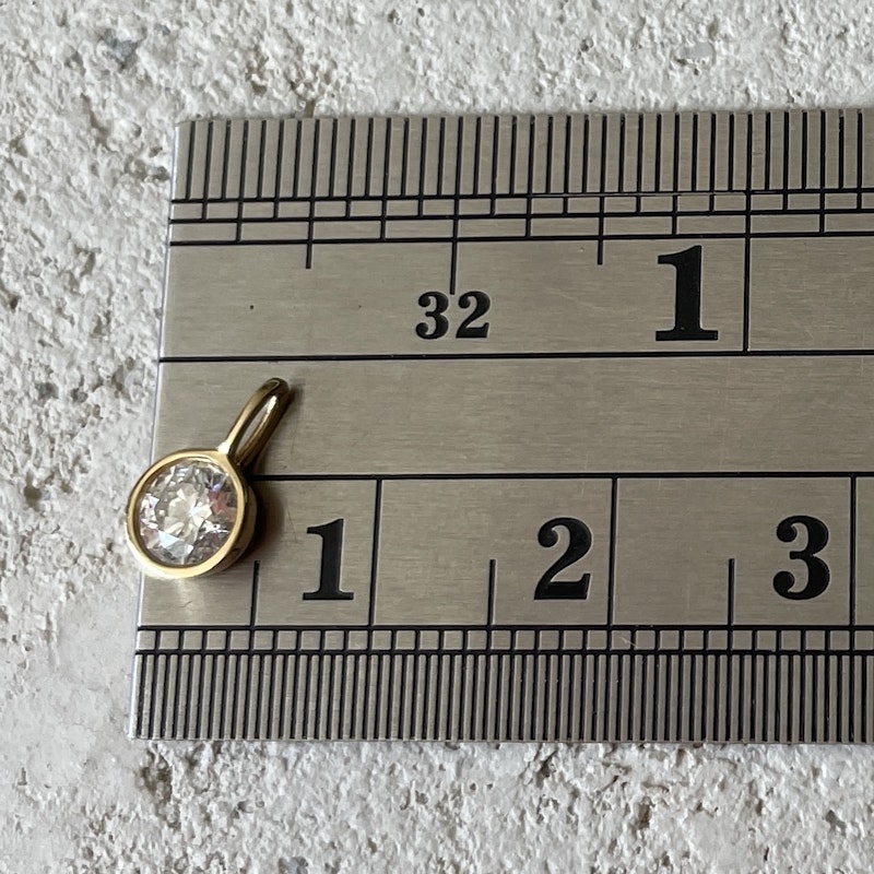 Idyl 14k Yellow Gold Solo V Diamond Bezel Charm