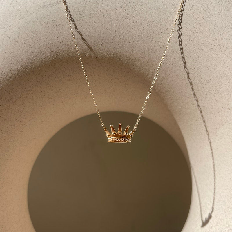 Alison Lou 14k Yellow Gold Queen Necklace