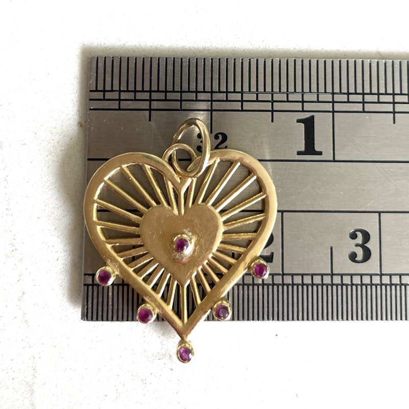 La Muse Gems 14k Yellow Gold and Cabochon Ruby Heart Charm