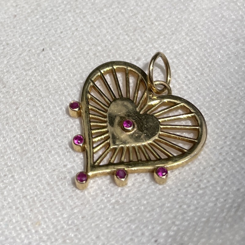 La Muse Gems 14k Yellow Gold and Cabochon Ruby Heart Charm