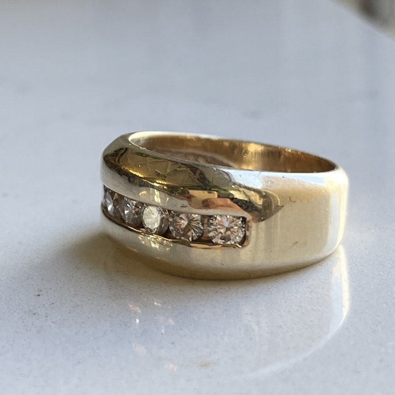 14k Yellow Gold 7 Round Brilliant Cut Diamond Ring, size 8