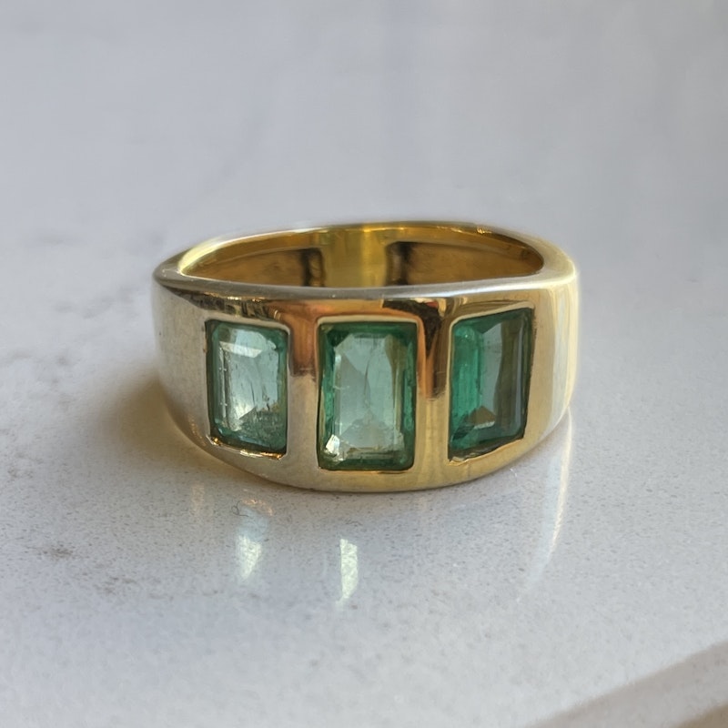 14k Yellow Gold 3 Emerald Tapered Ring, size 8
