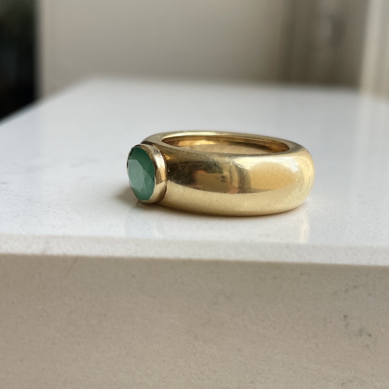 18k Yellow Gold Oval Cut Emerald Tube Ring, size 7