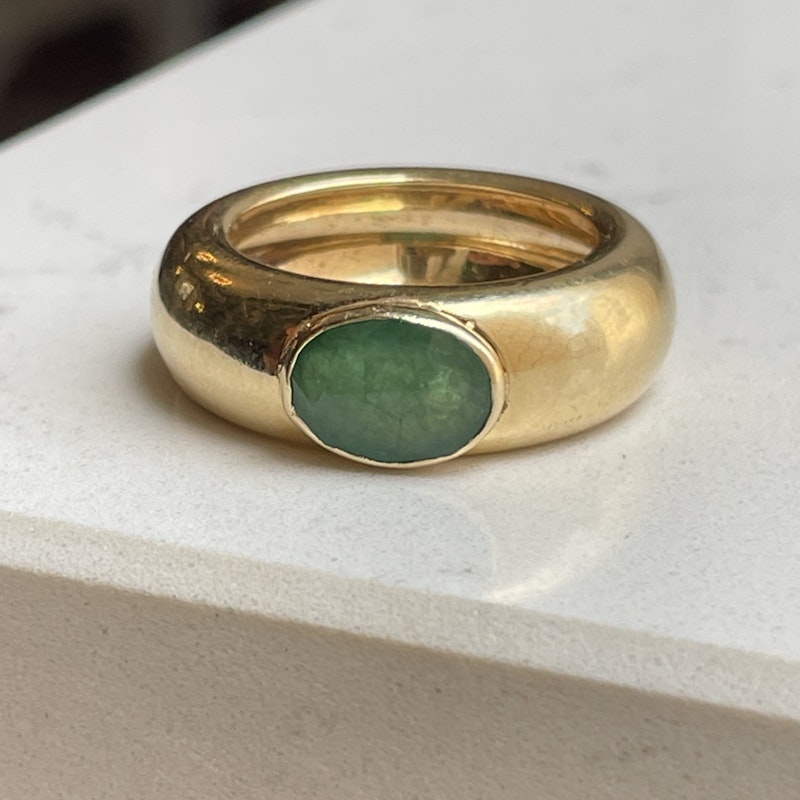 18k Yellow Gold Oval Cut Emerald Tube Ring, size 7