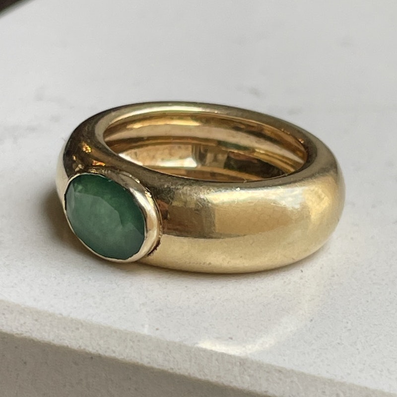 18k Yellow Gold Oval Cut Emerald Tube Ring, size 7