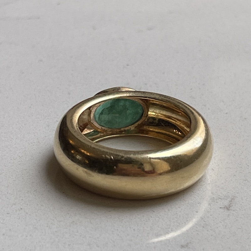 18k Yellow Gold Oval Cut Emerald Tube Ring, size 7