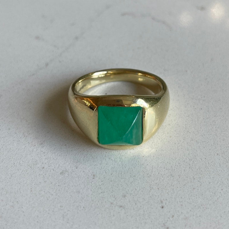 14k Yellow Gold Sugarloaf Cabochon Chrysoprase Ring