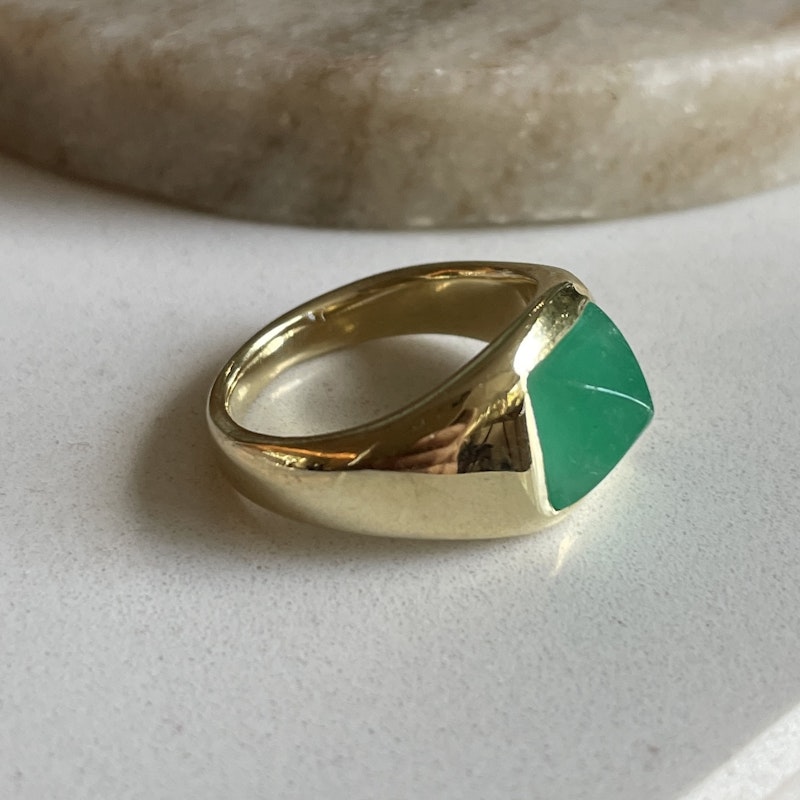 14k Yellow Gold Sugarloaf Cabochon Chrysoprase Ring