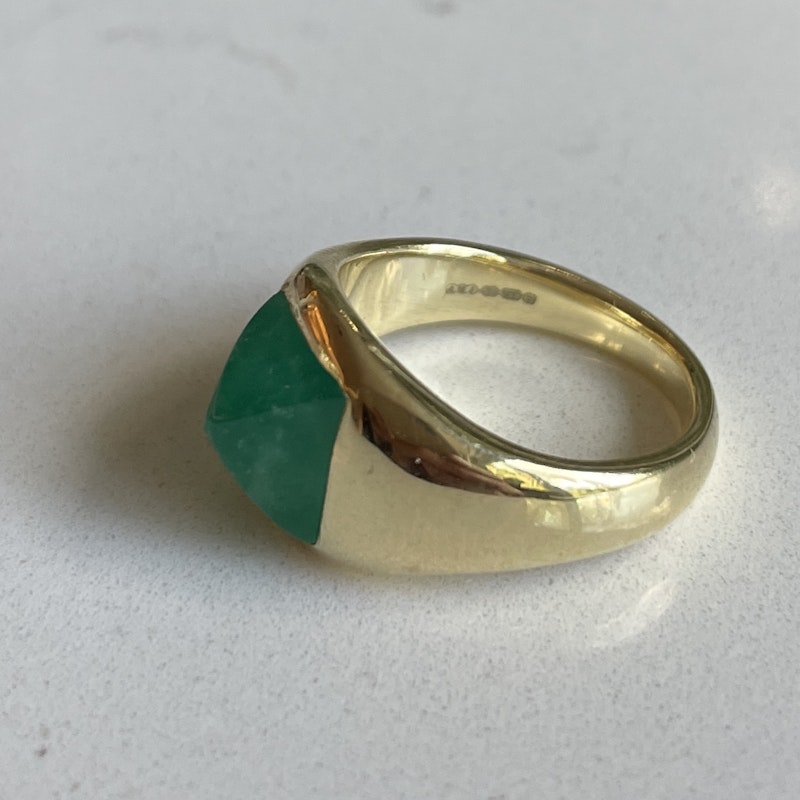 14k Yellow Gold Sugarloaf Cabochon Chrysoprase Ring