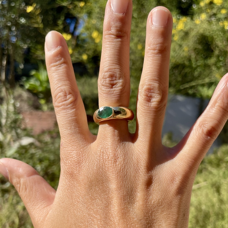 18k Yellow Gold Oval Cut Emerald Tube Ring, size 7