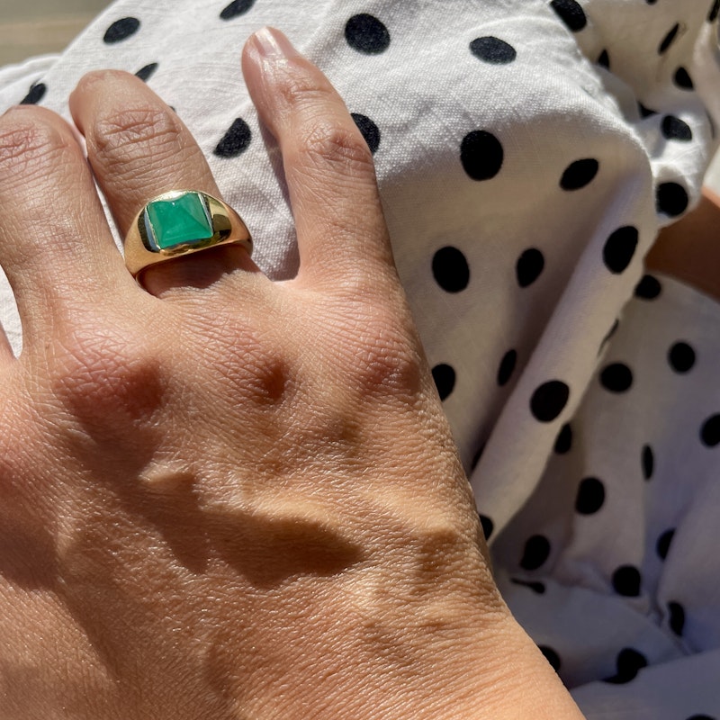 14k Yellow Gold Sugarloaf Cabochon Chrysoprase Ring