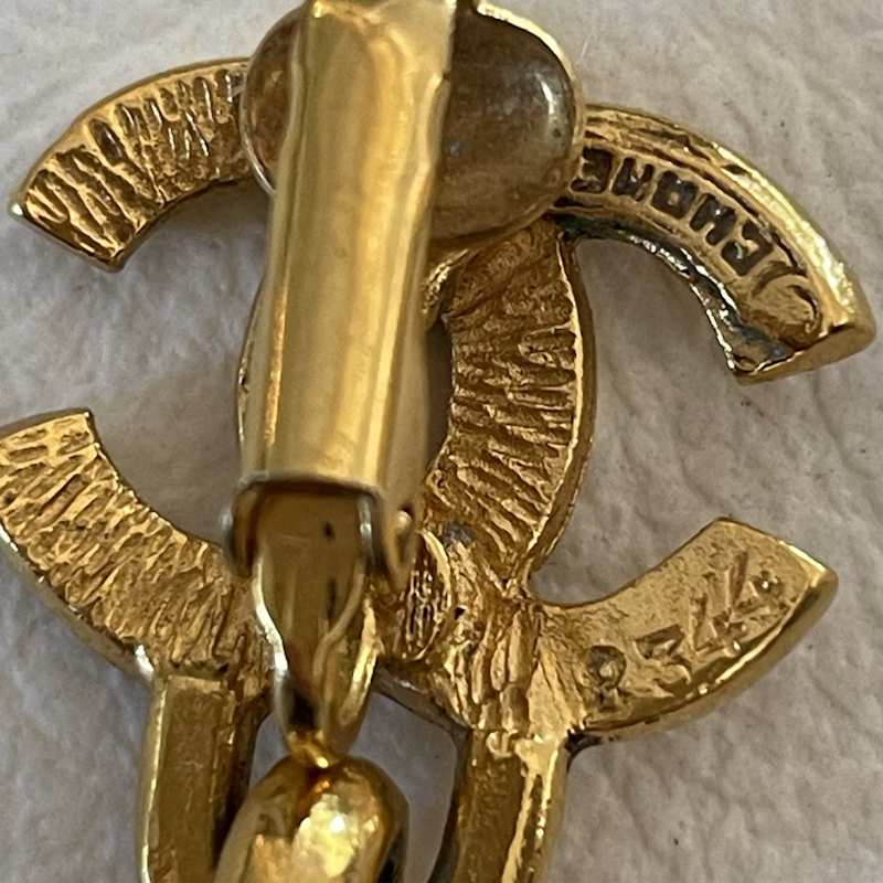 Chanel Vintage 31 Rue Cambon Gold Tag CC Clip Earring