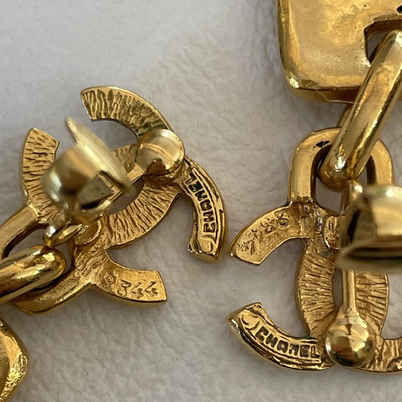 Chanel Vintage 31 Rue Cambon Gold Tag CC Clip Earring