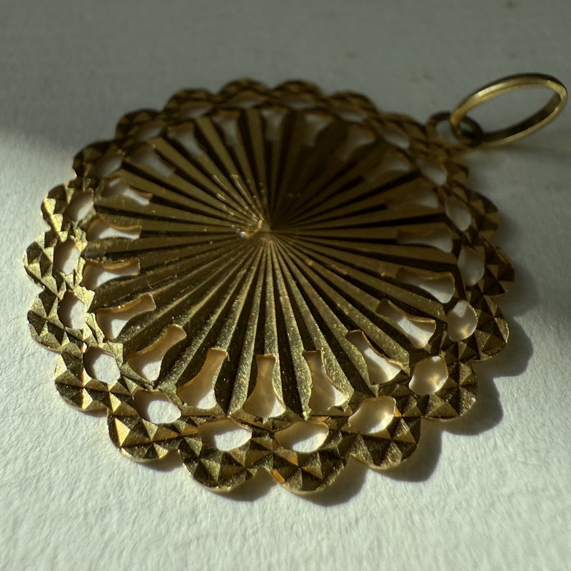 14k Yellow Gold Fluted Round Disc Pendant