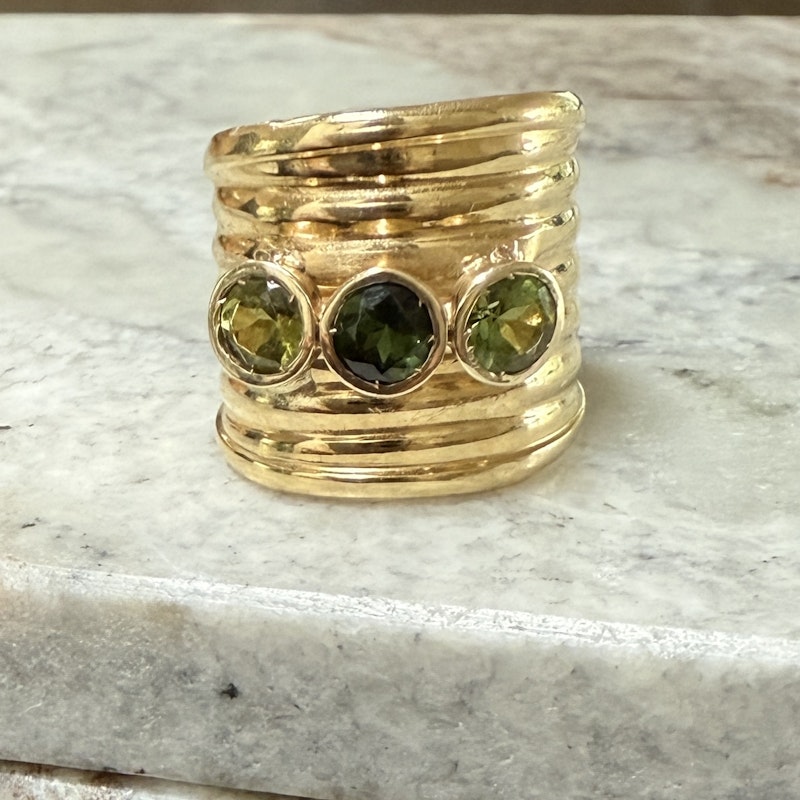 Vintage 18k Yellow Gold Ribbed Green Tourmaline Cigar Band