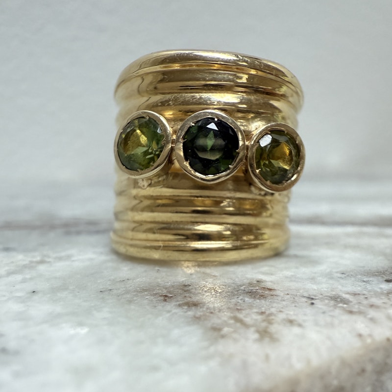 Vintage 18k Yellow Gold Ribbed Green Tourmaline Cigar Band
