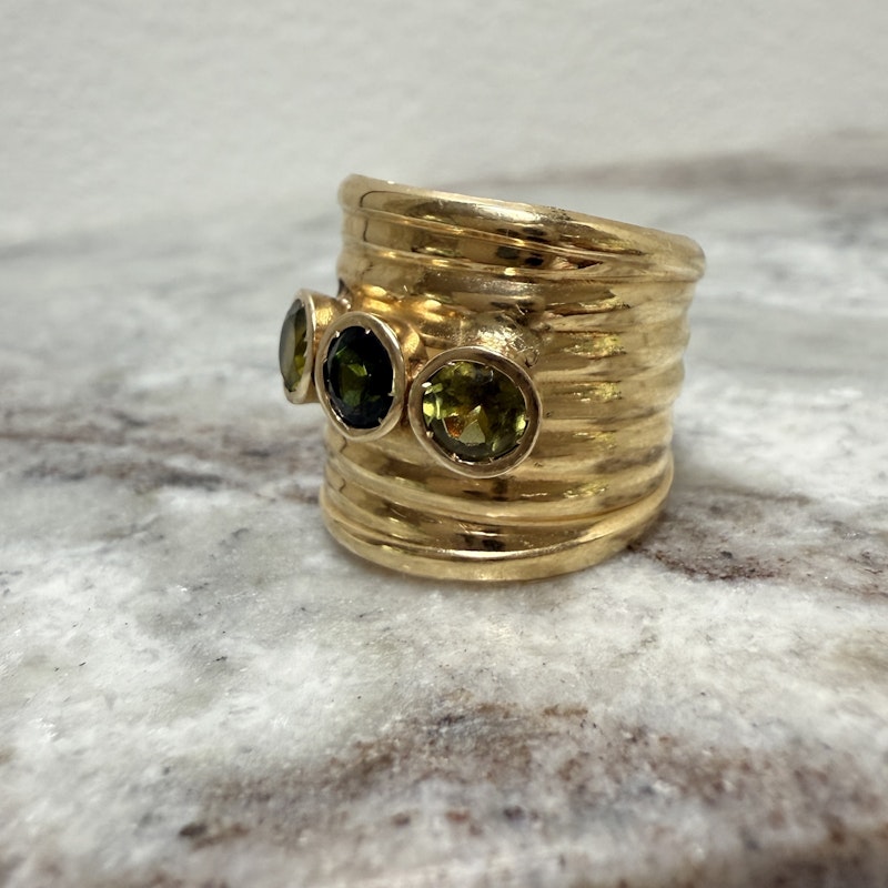Vintage 18k Yellow Gold Ribbed Green Tourmaline Cigar Band