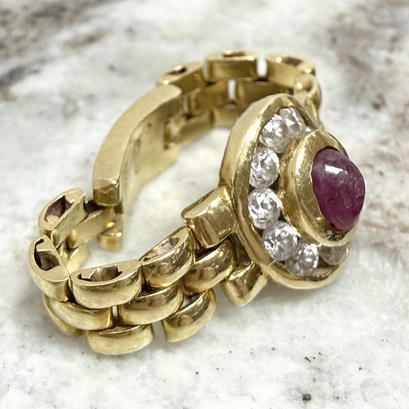 Vintage 18k Yellow Gold Ruby Cabochon Panther Link Ring