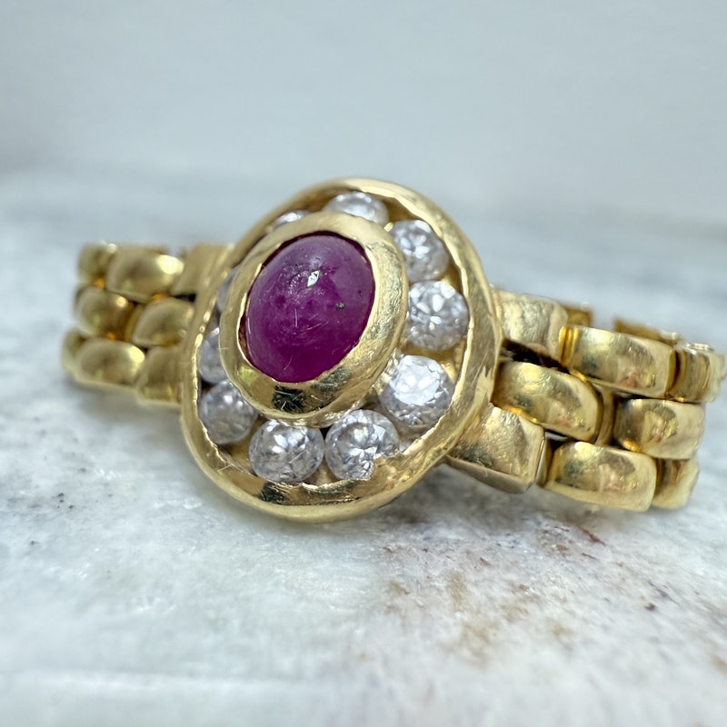 Vintage 18k Yellow Gold Ruby Cabochon Panther Link Ring