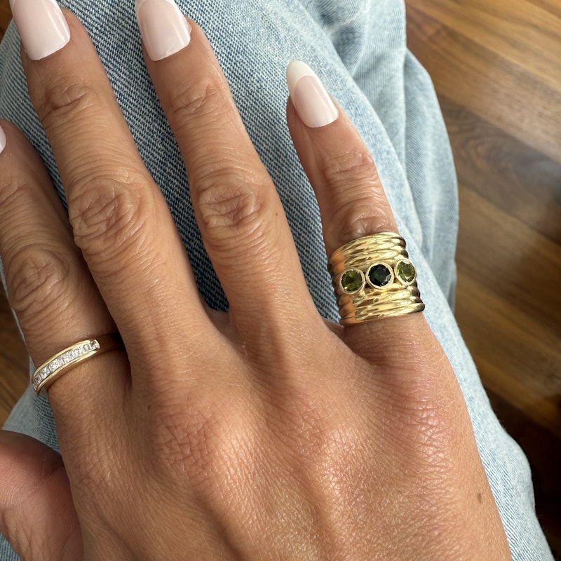 Vintage 18k Yellow Gold Ribbed Green Tourmaline Cigar Band