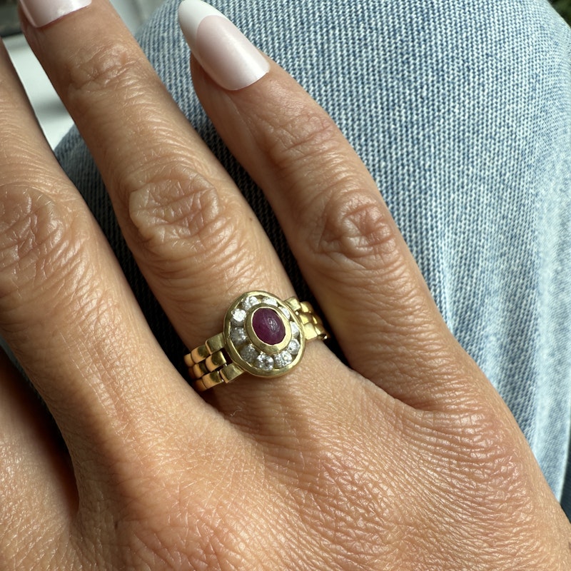 Vintage 18k Yellow Gold Ruby Cabochon Panther Link Ring