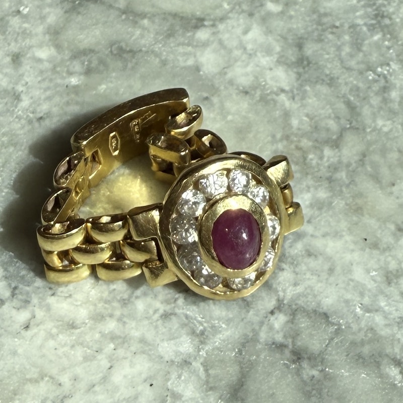 Vintage 18k Yellow Gold Ruby Cabochon Panther Link Ring