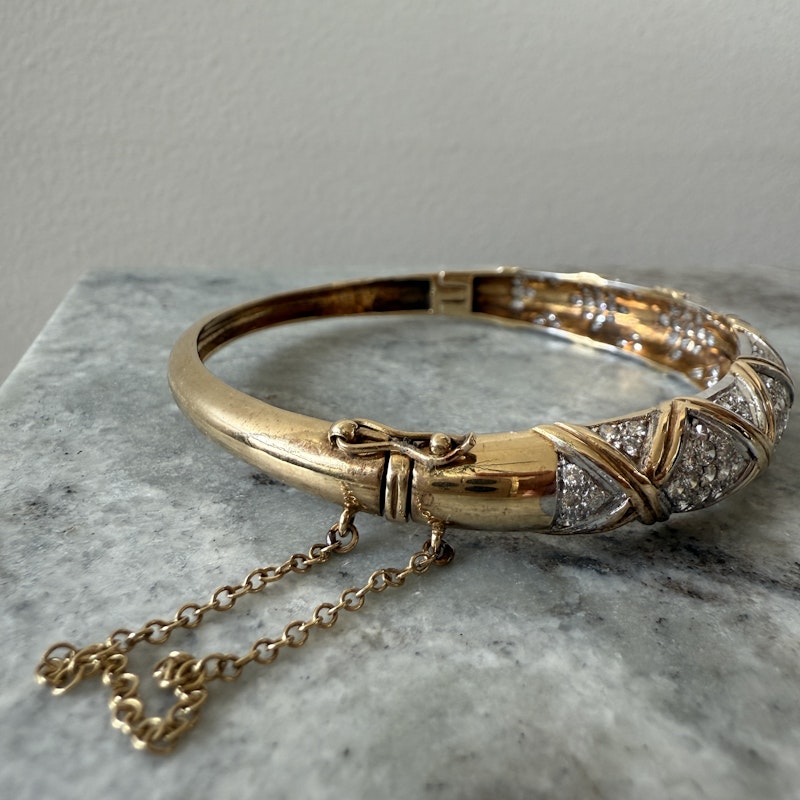 14k Two-Tone Diamond Crisscross Pavé Hinged Bangle