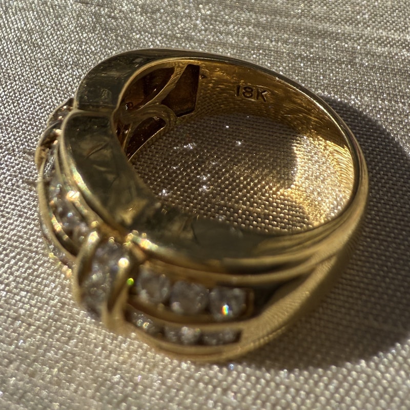 18k Yellow Gold Contoured Diamond RIng