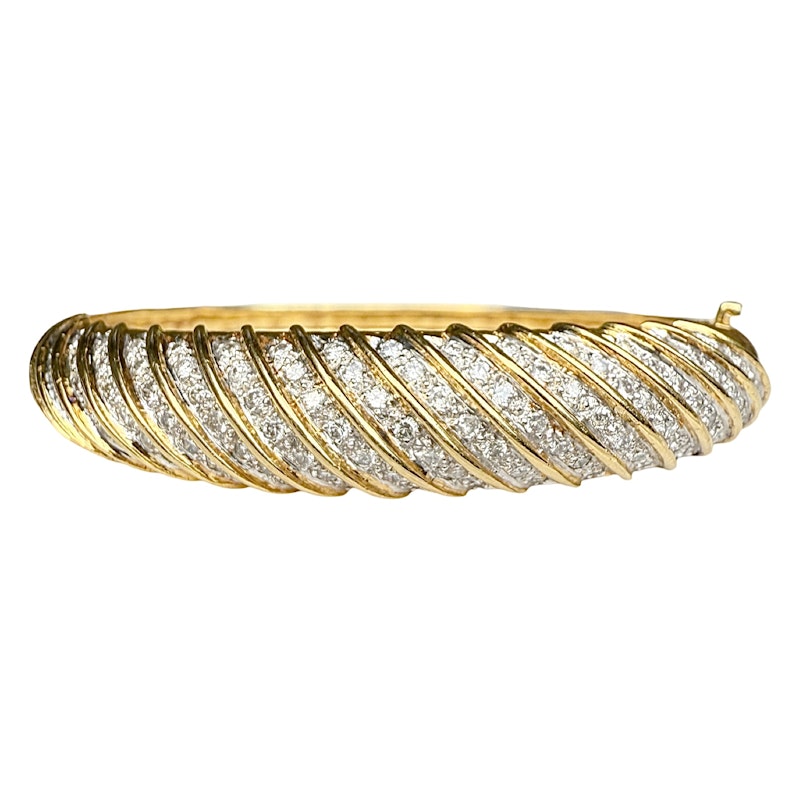 18k Yellow Gold Sculpted Diamond Hinged Bangle Bracelet