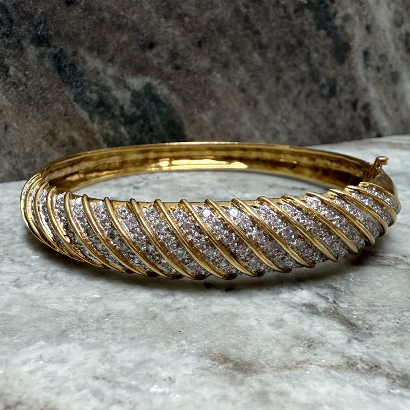 18k Yellow Gold Sculpted Diamond Hinged Bangle Bracelet