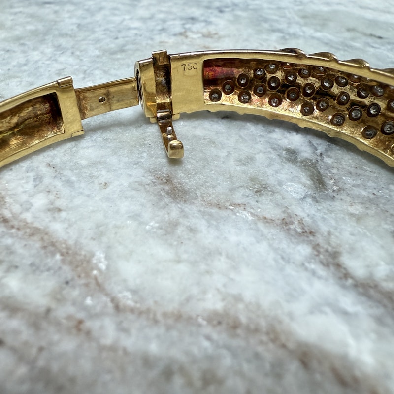 18k Yellow Gold Sculpted Diamond Hinged Bangle Bracelet
