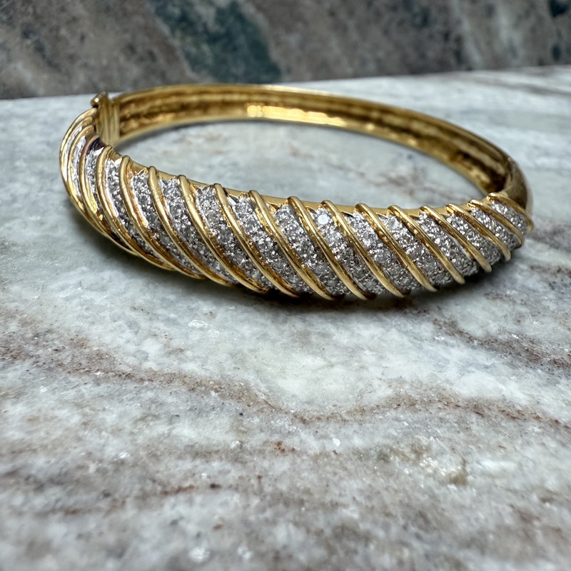18k Yellow Gold Sculpted Diamond Hinged Bangle Bracelet