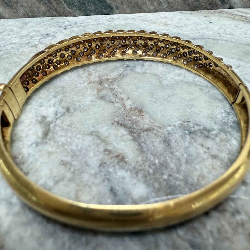 18k Yellow Gold Sculpted Diamond Hinged Bangle Bracelet