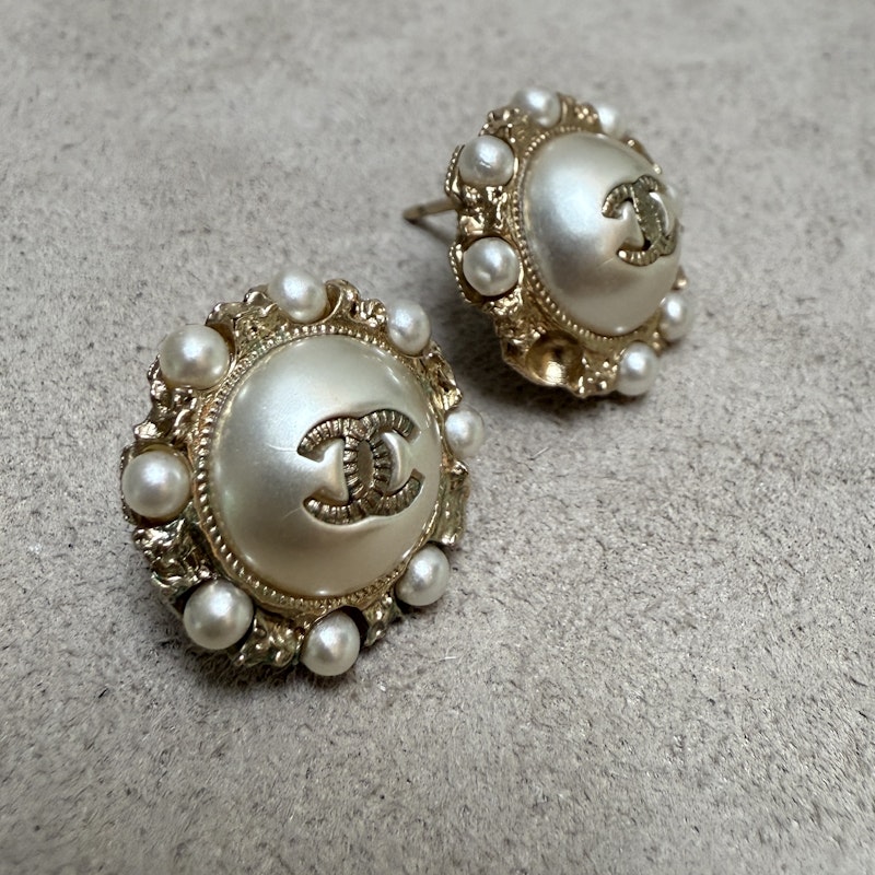 Chanel CC Petite Pearl Round Stud Earrings