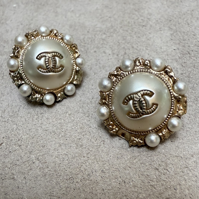 Chanel CC Petite Pearl Round Stud Earrings