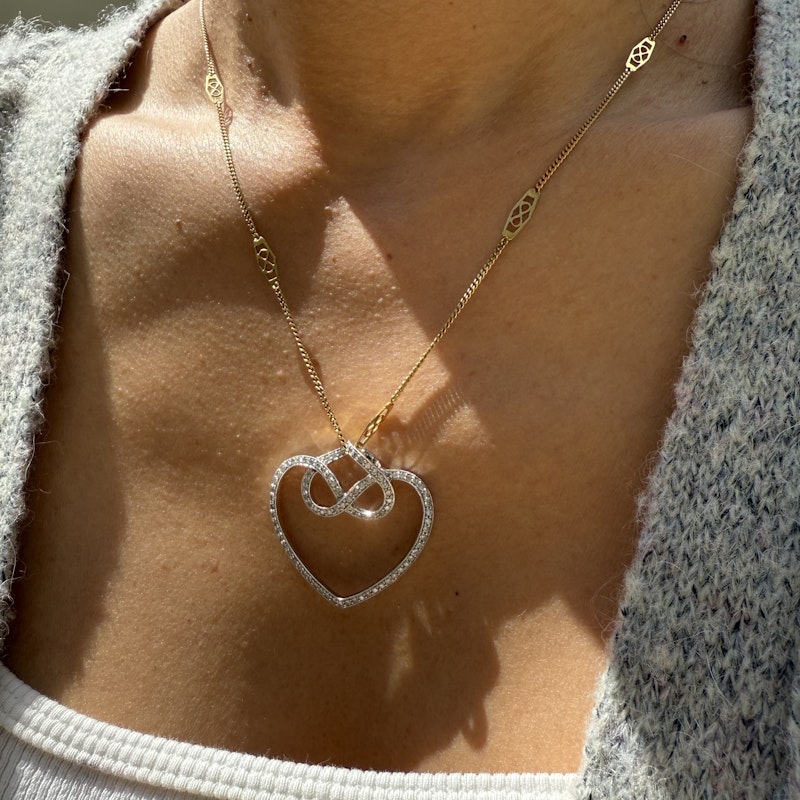 18k White Gold Diamond Infinity Halo Heart Pendant