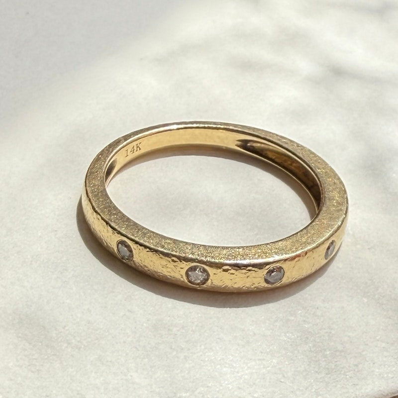 14k Yellow Gold 5 Diamond Textured Band