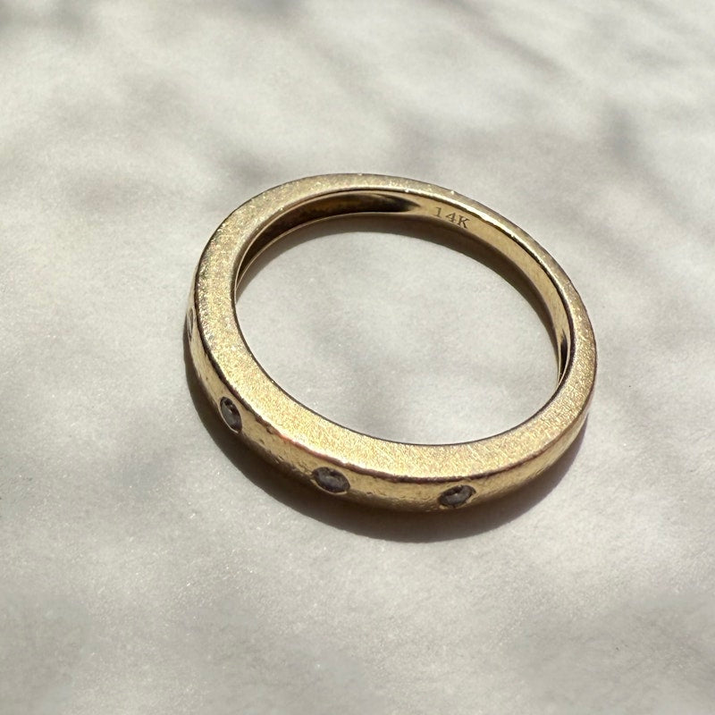 14k Yellow Gold 5 Diamond Textured Band