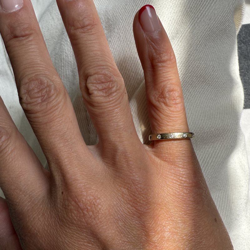 14k Yellow Gold 5 Diamond Textured Band