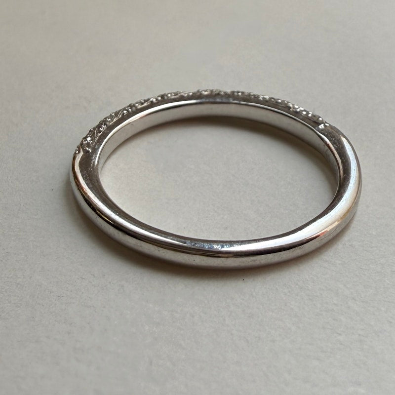 14k White Gold Sculpted Diamond Band